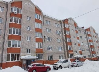 Продается 2-ком. квартира, 61 м2, Кумертау, улица Горького, 17А