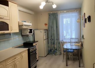 Аренда 1-ком. квартиры, 40 м2, Екатеринбург, улица Маршала Жукова, 10